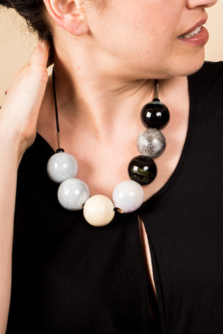 Collier Mathilde beige, noir et gris